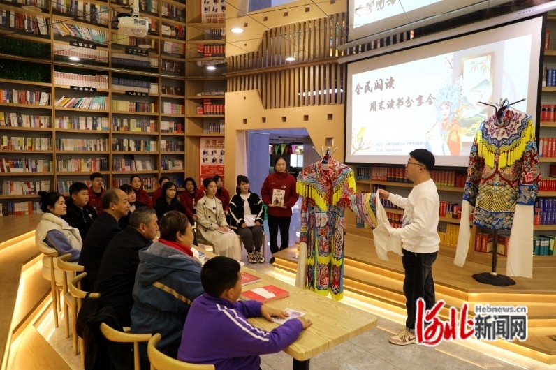 平泉市举办"全民阅读·周末读书分享会"活动_河北新闻网