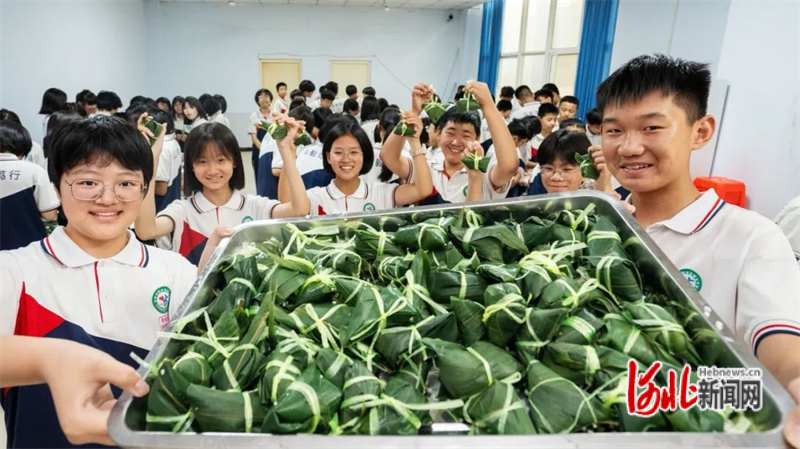 邯郸市肥乡区第五中学开展包粽子,做香囊,迎端午活动