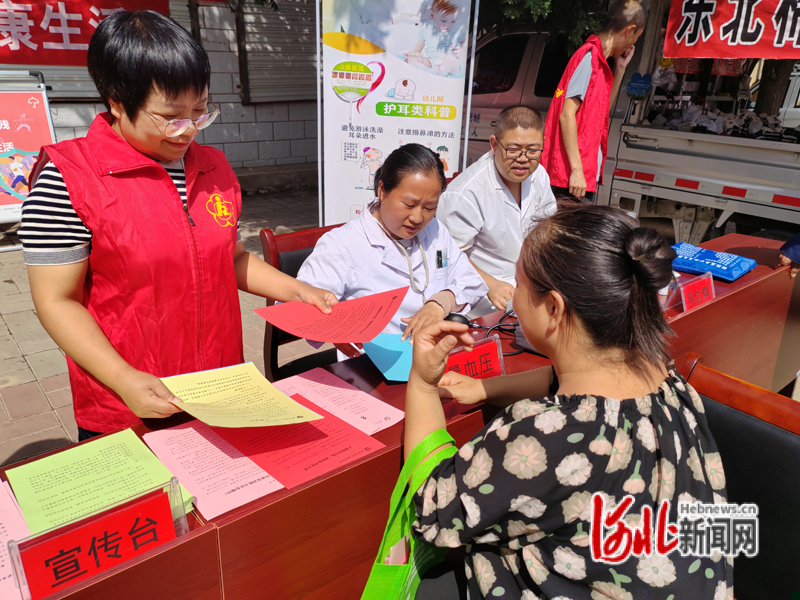 蔚县残联开展全国残疾预防日宣传活动