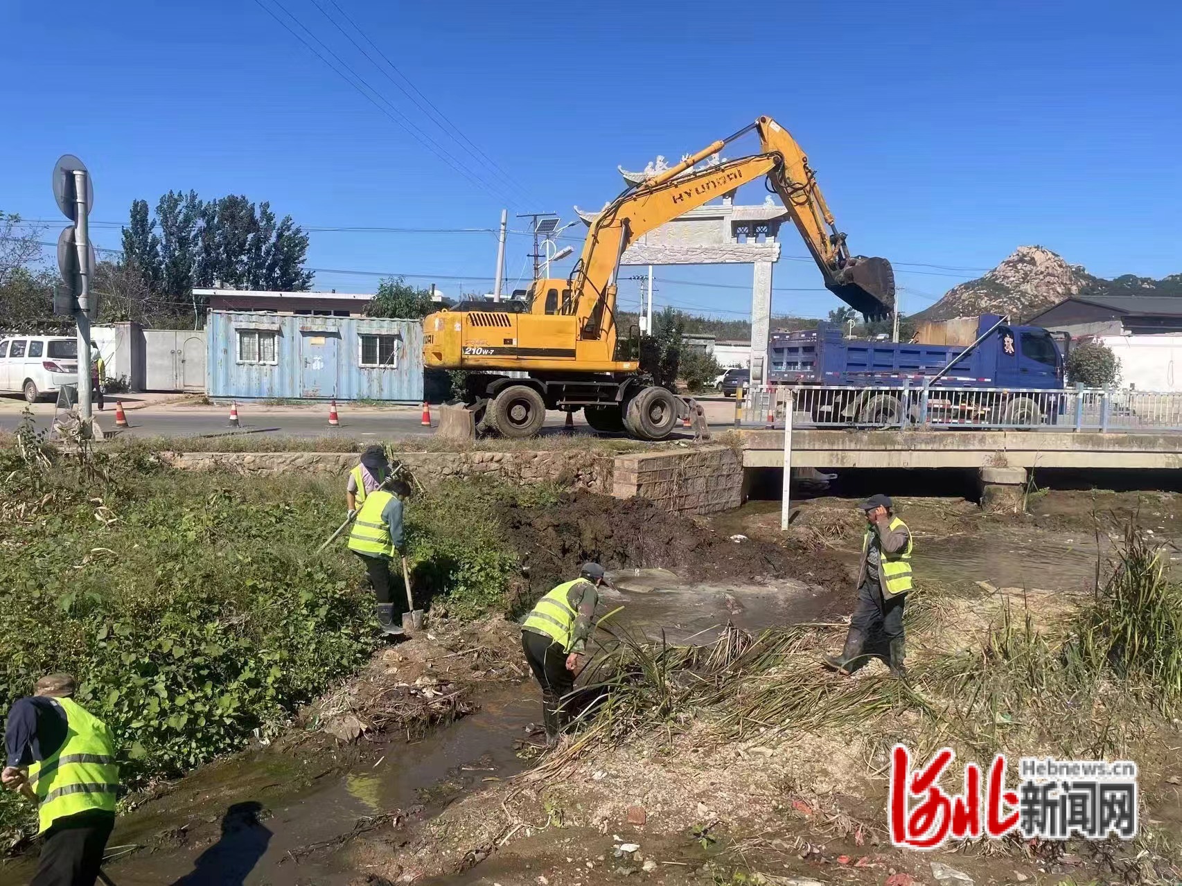 秦皇岛市抚宁区交通运输局扎实开展秋季干线公路养护工作