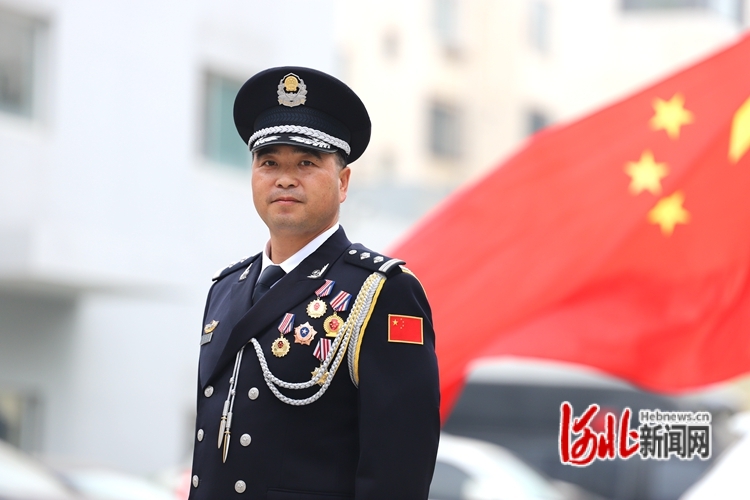 民警周友江：所有付出只为百姓平安