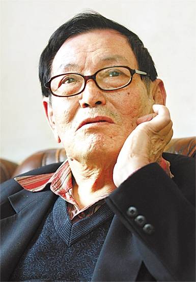 马胜利生前讲述改革开放之初的情景。 记者 郭 昭摄（本报资料照片）.JPG