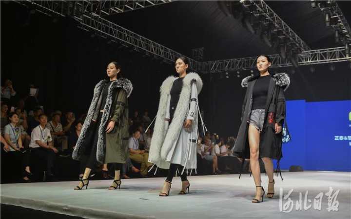 辛集国际皮革皮草时装周开幕1.jpg