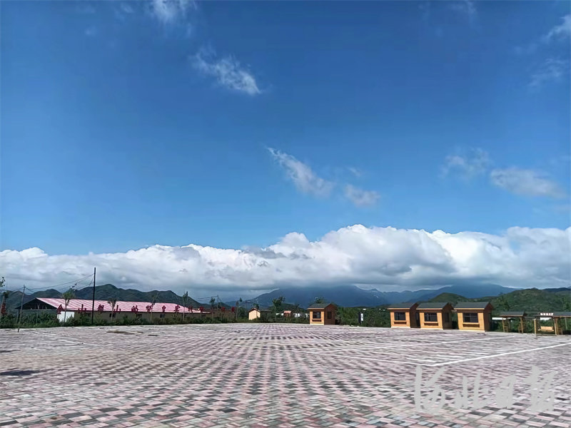 鲍家滩山顶广场新貌.jpg
