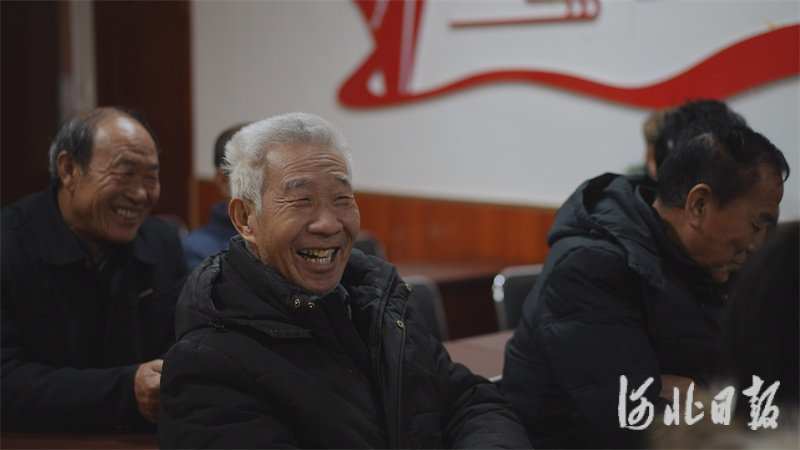 寺峪村干群夜谈会.jpg