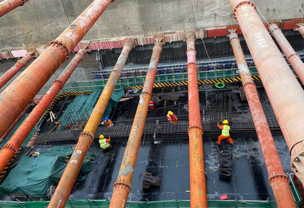 9月26日，石家庄地铁4号线一期工程石铜路站施工现场。河北日报通讯员田张梦摄