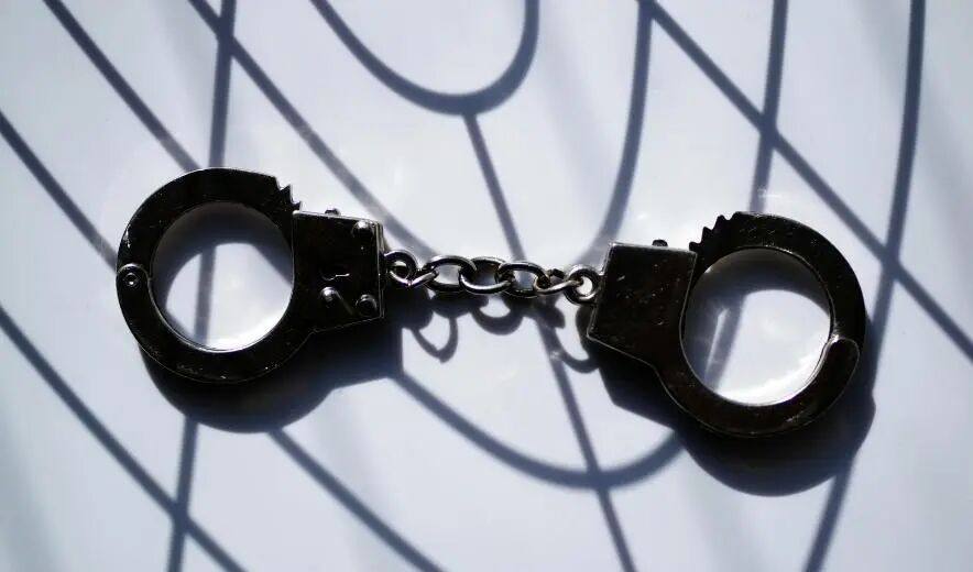 1764303380302953.png 手铐.png